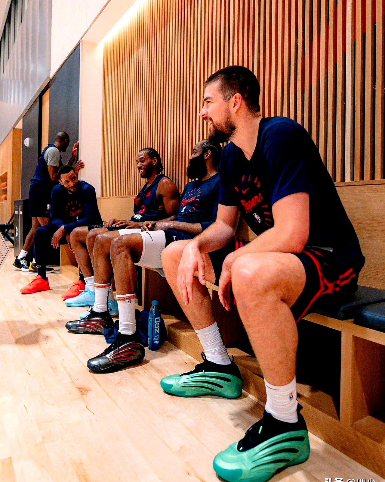 包含纽约尼克斯发布备战花絮,窗口期内部沟通,NBA常规赛任务艰巨,球队文化再被提及的词条 包含纽约尼克斯发布备战花絮,窗口期内部沟通,NBA常规赛任务艰巨,球队文化再被提及的词条