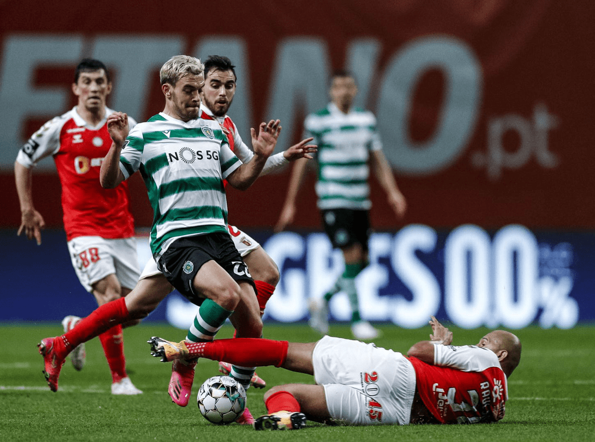 关于今夜葡萄牙体育备战荷甲冲刺阶段里昂备战法国杯，浓眉哥关键时刻出色防守看傻球迷的信息