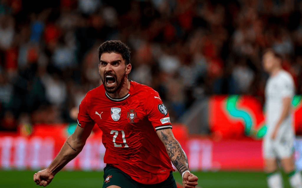 关于今夜葡萄牙体育备战荷甲冲刺阶段里昂备战法国杯，浓眉哥关键时刻出色防守看傻球迷的信息